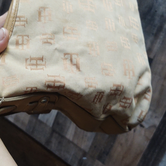 Tommy Hilfiger Tan Shoulder Bag - Picture 8 of 17